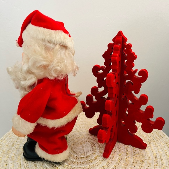 Adorable Vintage 10” Mechanical Santa, Handmade Wood Sleigh, Velvet Flocked Tree - Picture 10 of 14